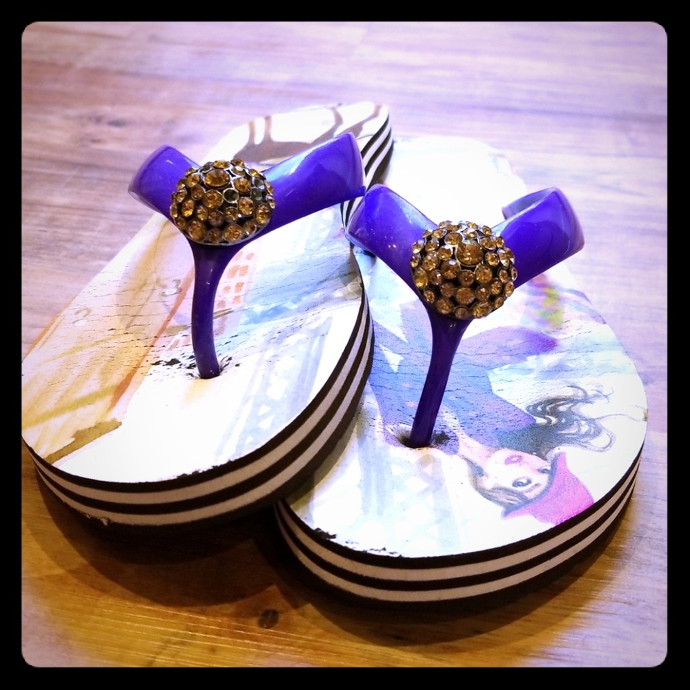 Henri Bendel Flip Flops